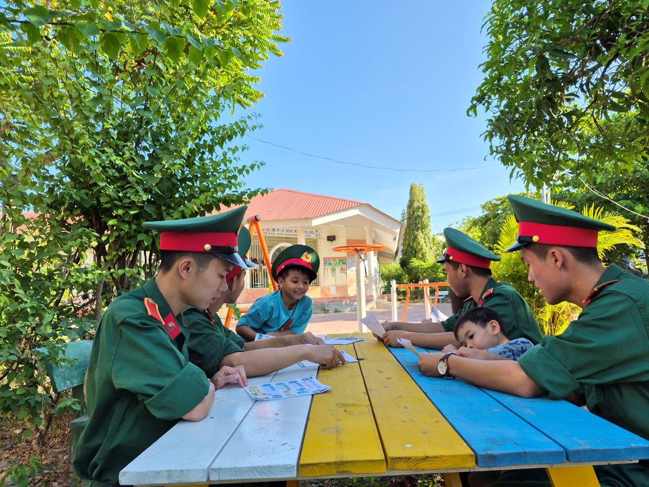Tham gia giao lưu